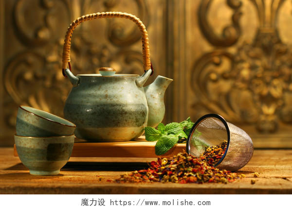 复古仿旧古桌上茶具泡茶茶壶茶杯茶叶茶文化
